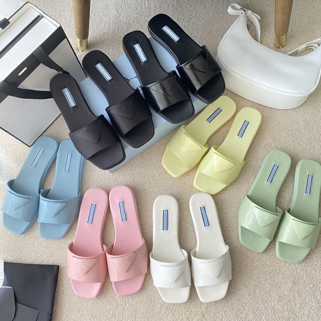 2023Summer Pantoufles Designer Sandales En Cuir Brossé Triangulaire Pantoufle Fond Plat Élégant Casual En Plein Air Femmes Tête Carrée De Luxe Pa