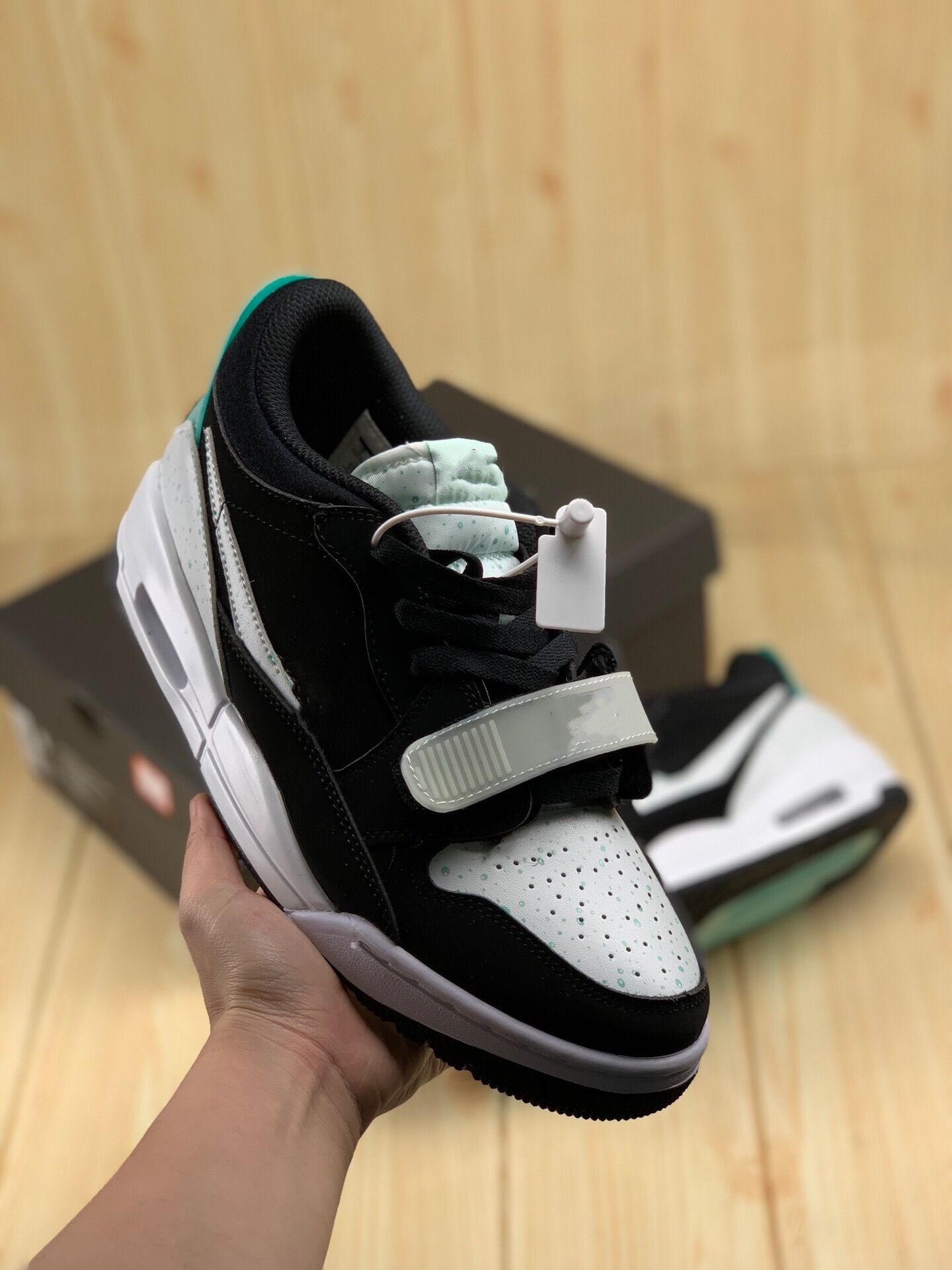 

2023 Athletics Sports Basketball Shoes Ladies Man Jumpman Legacy 312 Low Black White Teal Tint Outdoor Lifestyles Designer Sneakers Outfits Walking Jumping & Racing
