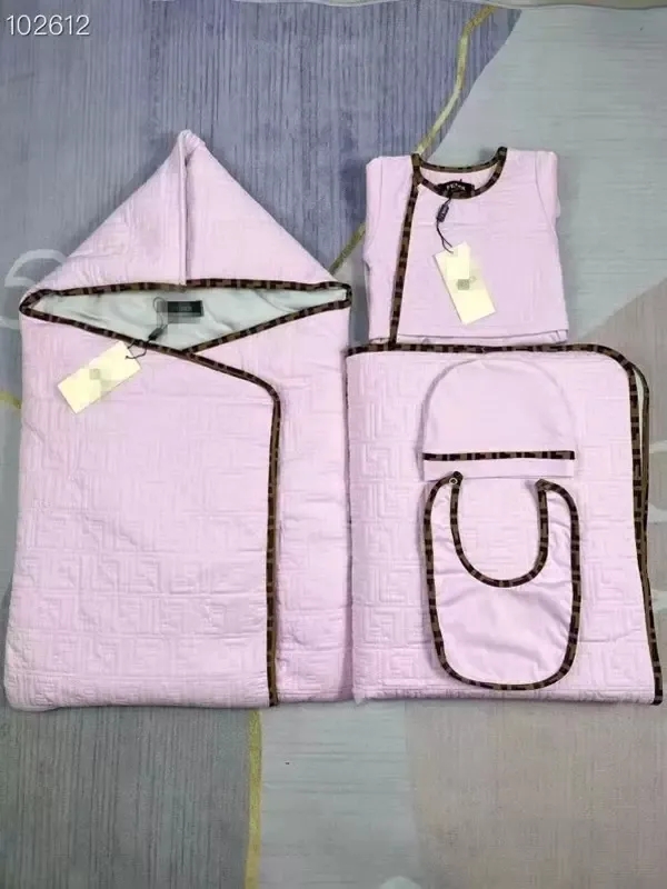 Nouveau-né Barboteuse Bébé Onesies Chapeaux Bavoirs Couvertures Cinq Pièces Ensembles Barboteuses Designer Imprimer Enfants Combinaisons Filles G