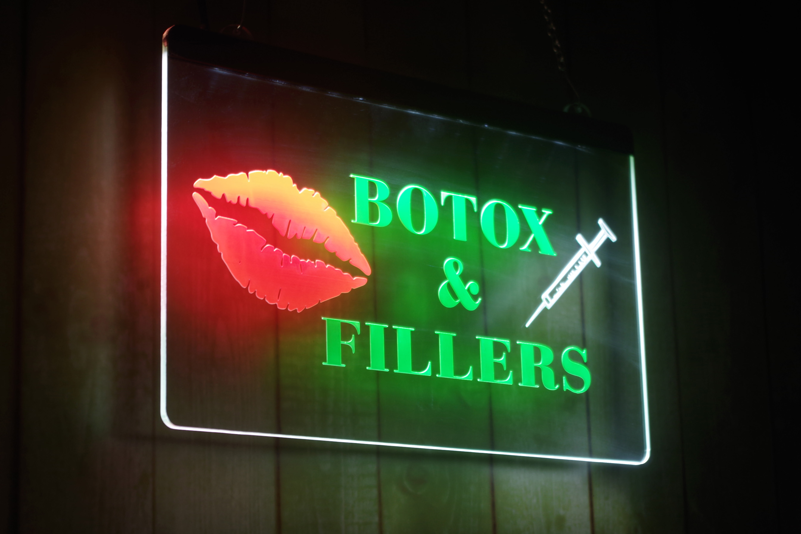 

LD8847 Lips Syringe Fillers Light Sign 3D Engraving Dual Color Red & Green