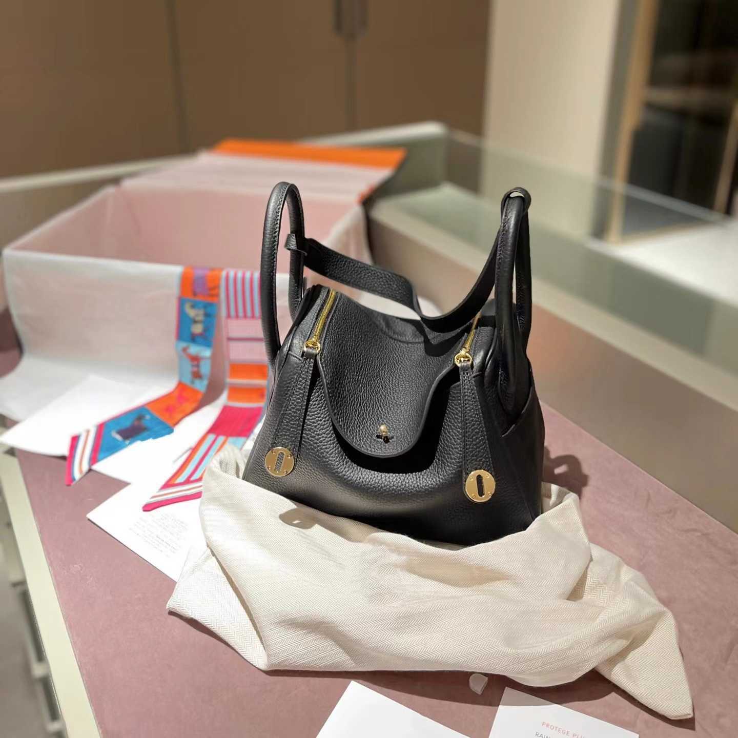 

2023 Luxury Designer Bags Original new TC cow leather classic Lindys 26 real bag doctor's portable one-shoulder cross-body women's PVAA, Elephant grey (add scarves randomly)