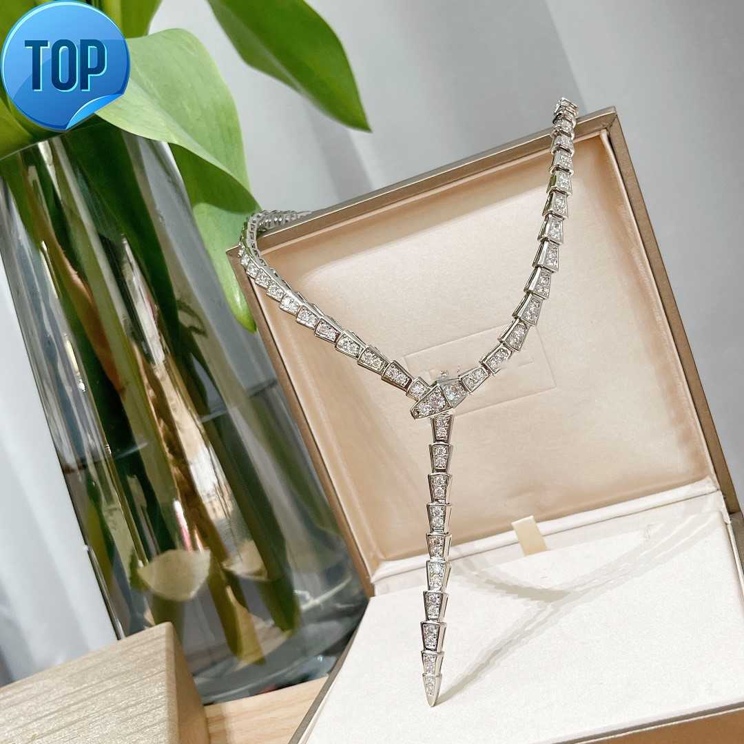 

Luxury Designer Pendant Necklaces Top V Gold Full Zircon Snake Shape Round Choker For Women Jewelry With Box Party Gift Wedding Lovers