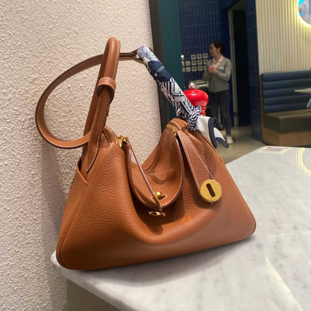 

Head Luxury Designer Bags Original layer cow leather Lindys bag women's doctor's one shoulder portable medicine pillow custom made HNQ1, Milkshake white-30cm