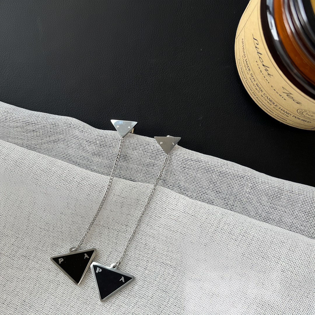 

Designer Dangle Chandelier Earings Dangle Black letters Luxury Chandelier Jewelry Diamond Letter Love silver Earing Design For Women Vintage European Indelible