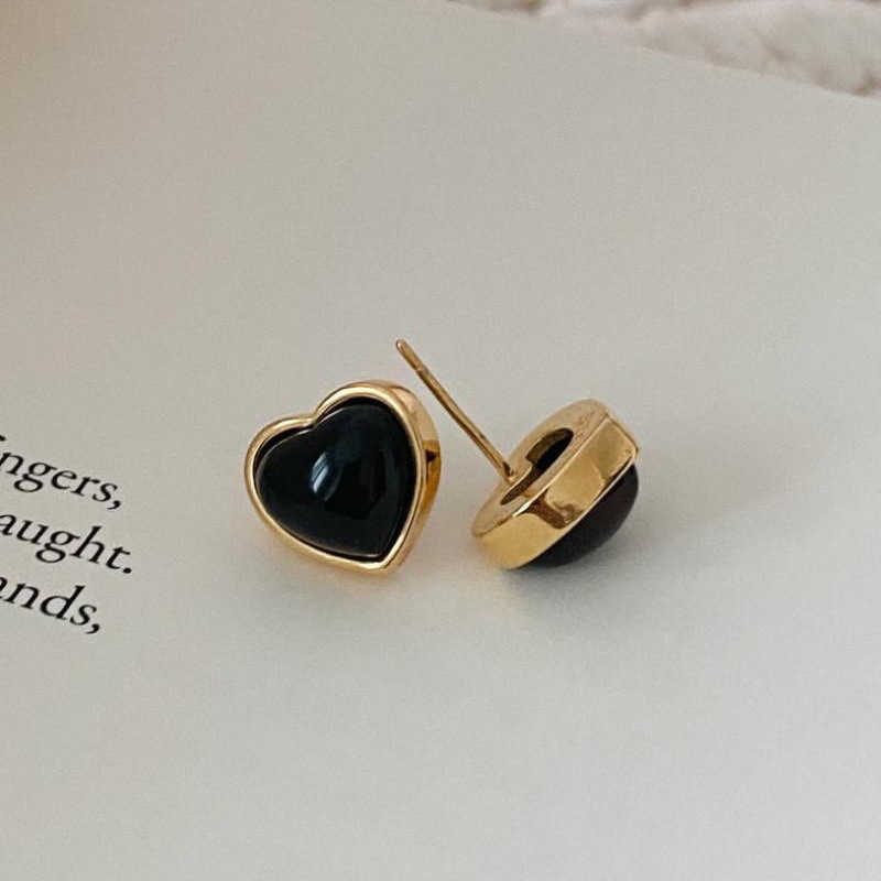 

Earings S925 sterling silver love earrings female minority design high-grade black agate temperament light luxury fashion