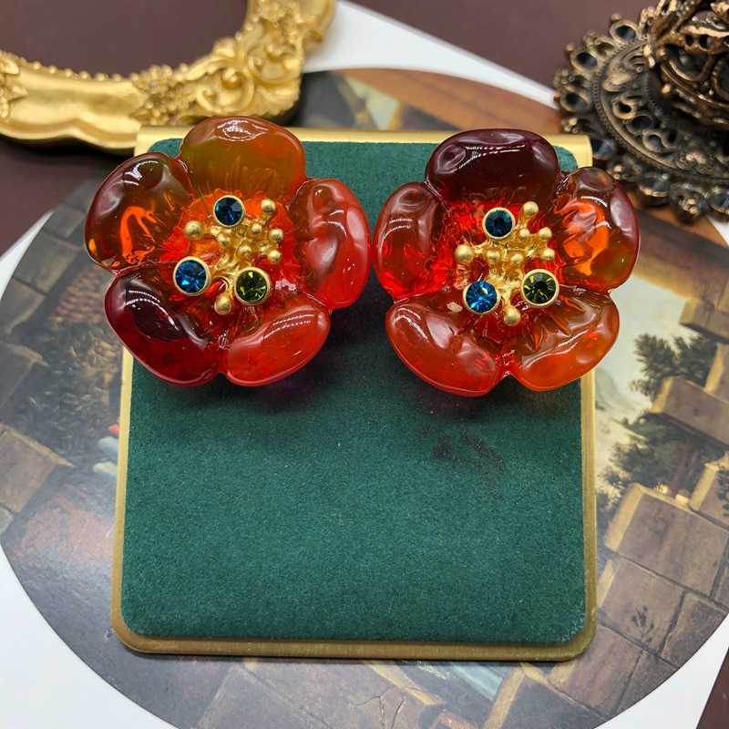 

Earings French romantic gradient color red, green, blue, milky white plum blossom, rhinestone, flower stamen, middle ancient earrings, fog gold ear clip