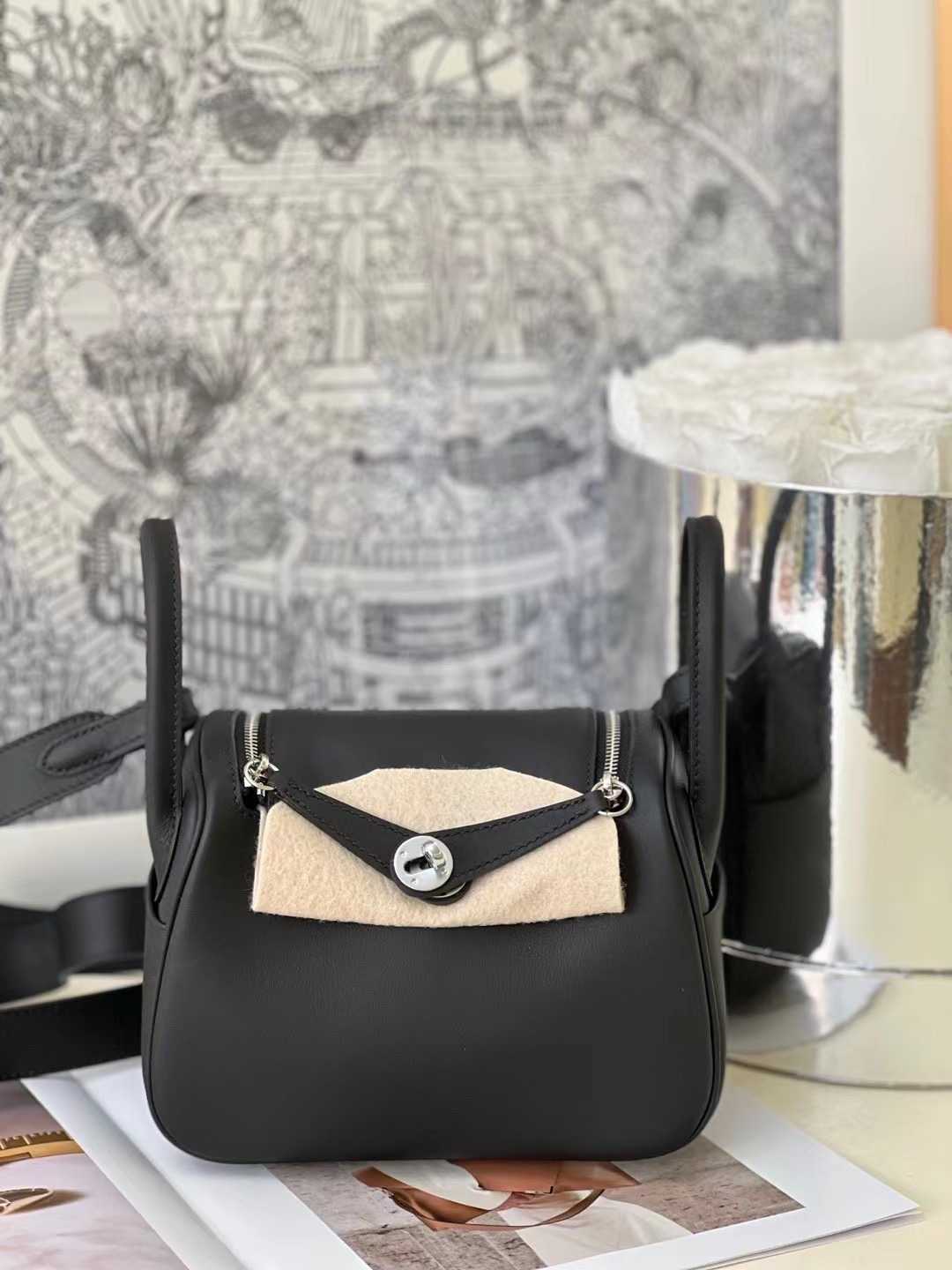 

Bags Original Designer Spring Luxury 2023 new top layer cowhide Lindys women's bag single-shoulder cross-body portable 0S98, Earthy yellow