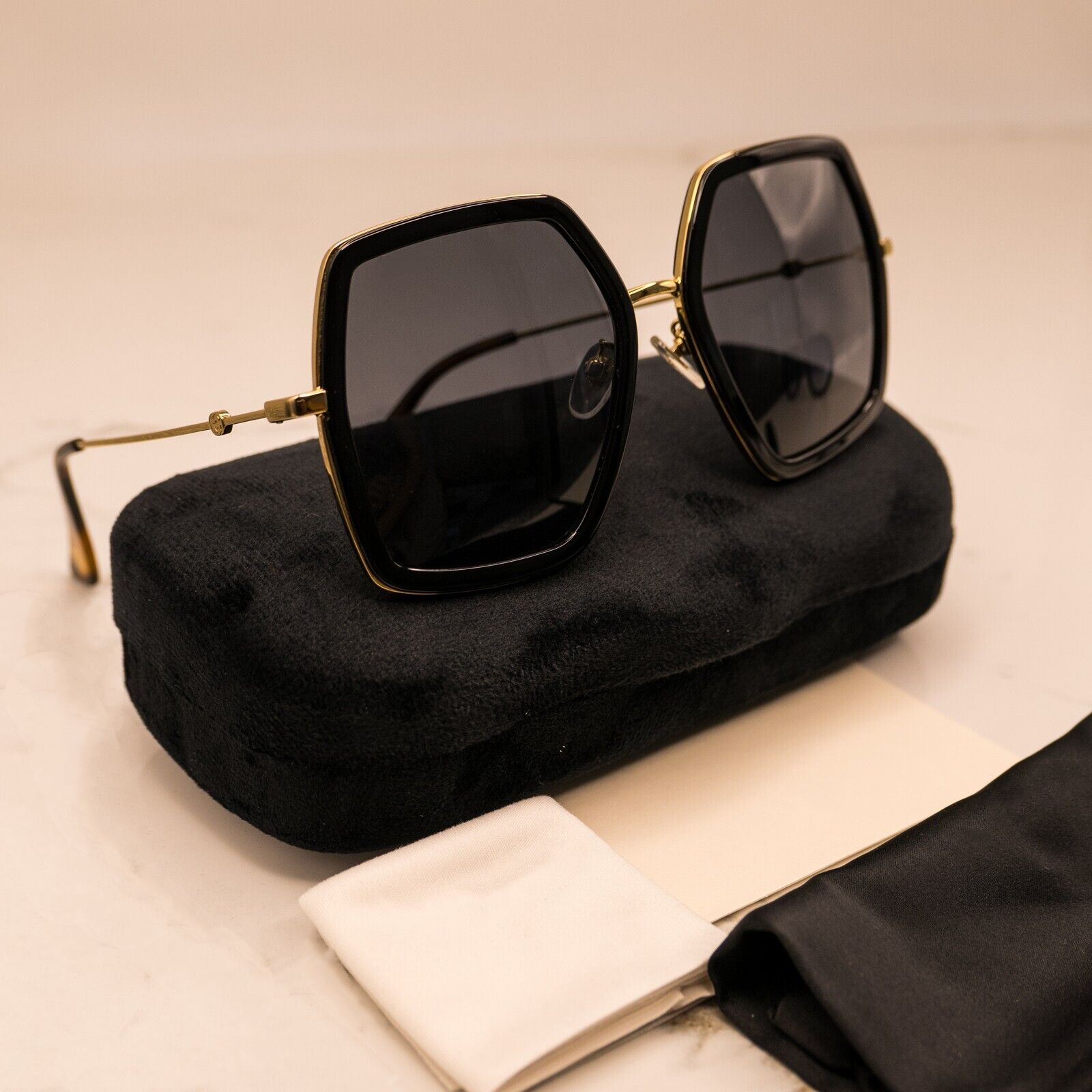 

sunglasses for women classic Summer Fashion 0106S Square Womens Sunglasses with Light Grey Lens Style metal and Plank Frame eye glasses UV Protection