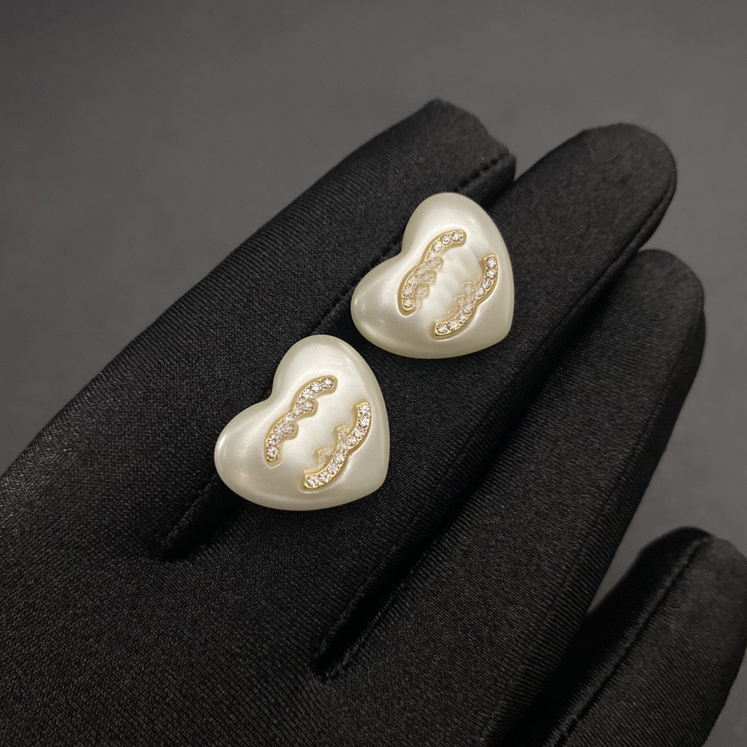 

Never Fading Brand Designer Letter Earrings Ear Stud Fashion Womens Crystal Pearl Heart Earring Elegance Simple Ladies Wedding Party Jewelry Accessories