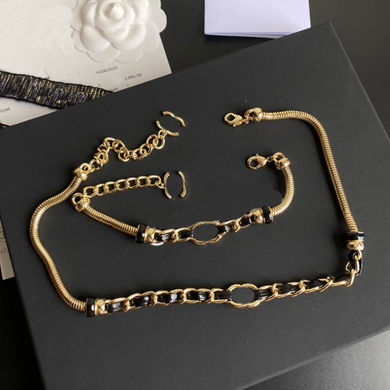 

Designer Bracelet Necklaces Stamp Necklace never fade Fashion 18K Gold Plated WomenS Designer Necklaces Choker Letter Pendant Chain Rhinestone Jewelry, Golden