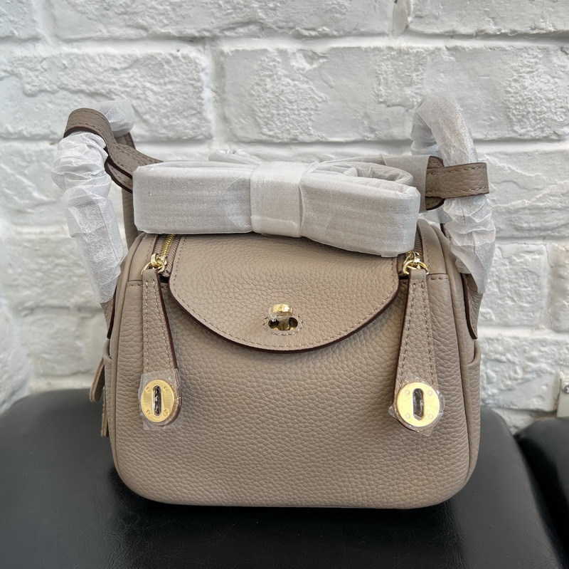 

Bags Original Designer 2023 Luxury new h family shrunken leather head layer cow Lindys bag doctor medicine box portable shoulder women's 3 CA99, Red9