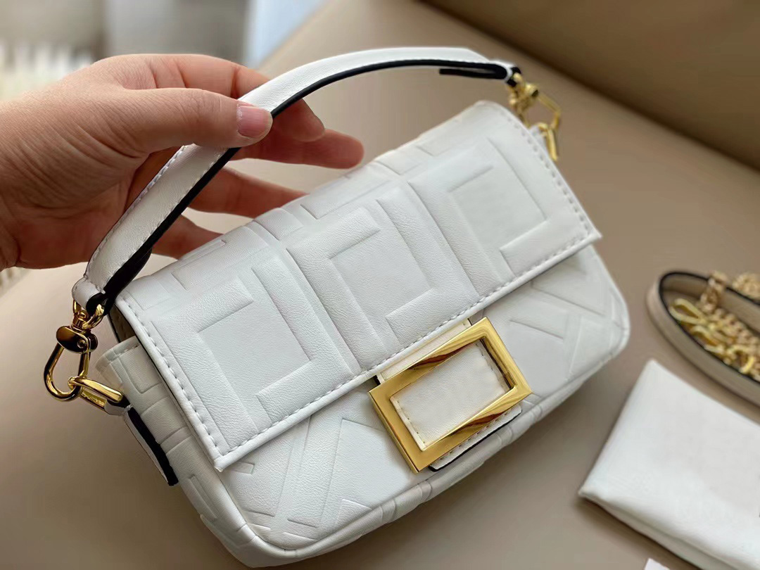 

Large-brand FD bag women's cross-body bag embossed leather chain handbag with box wholesale, Gift bag
