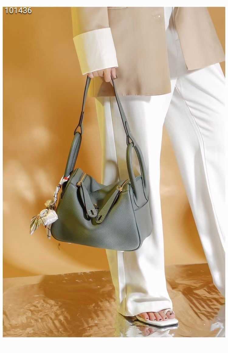 

2021 Original Designer Luxury Bags new lychee Lindys bag mini leather women's doctor's hand one shoulder portable pillow W6J9, Khaki small