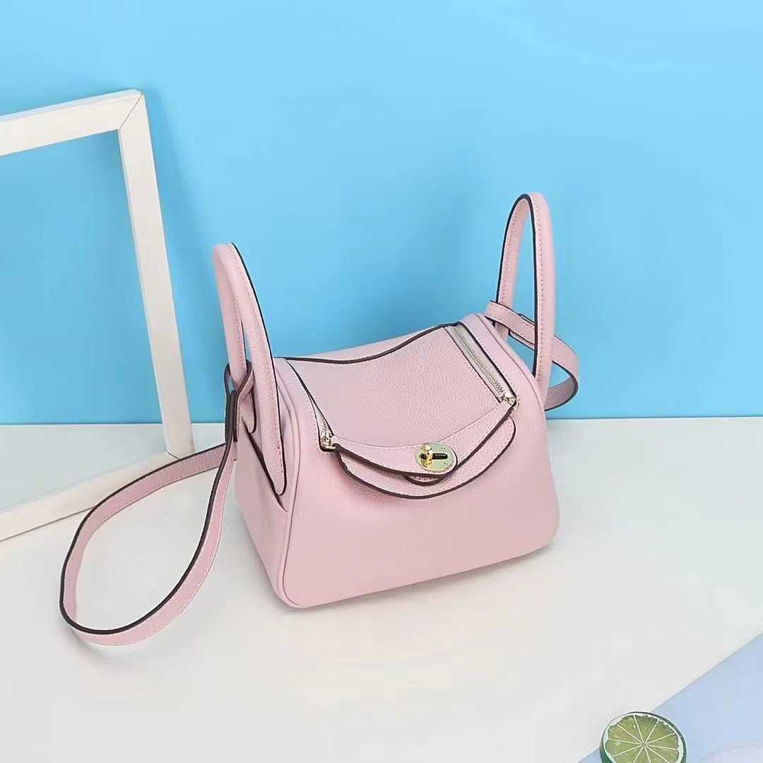 

2023 Original Designer Brand Bags new mini Lindys bag cow leather doctor women's fashion one shoulder diagonal cross portable pillow medicin AYA2, Pink cowhide 18cm