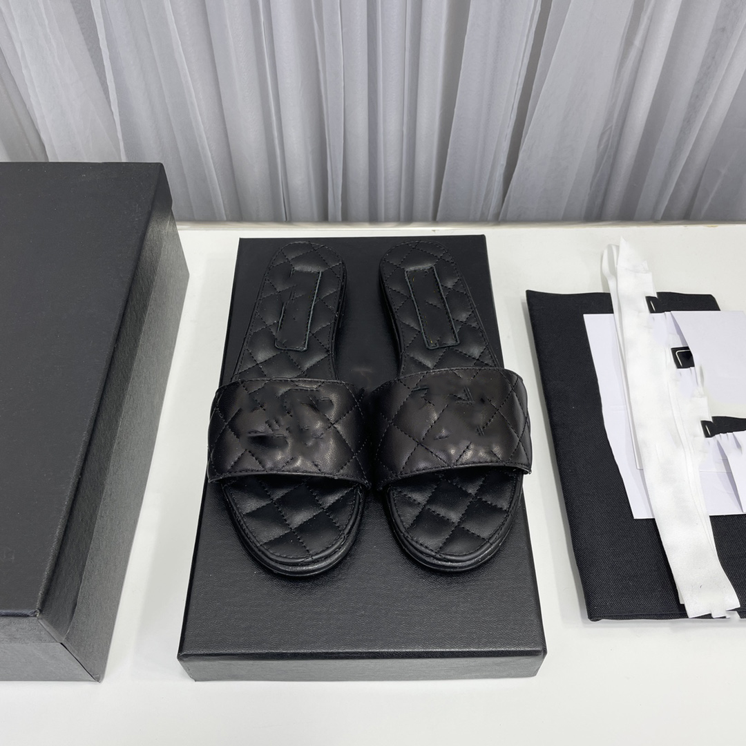 

2023 Slippers letter jelly summer slippers luxury designer outdoor sandals pool slide beach abrasion summer ladies sandals plus size, L1