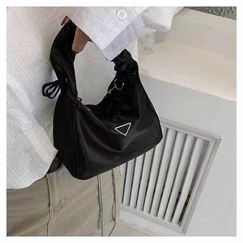 

handbag 2023 Fashion women's bag leather quality handbag fashionable shoulder nylon cloth triangle label basket small cool black chain messenger Bag, Black12