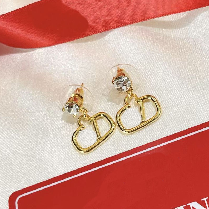 

Fashion Womens Earrings Ear Stud Women Designer Brand Crystal Rhinestone Elegance Temperament Simple Ladies Wedding Party Jewelry Accessories