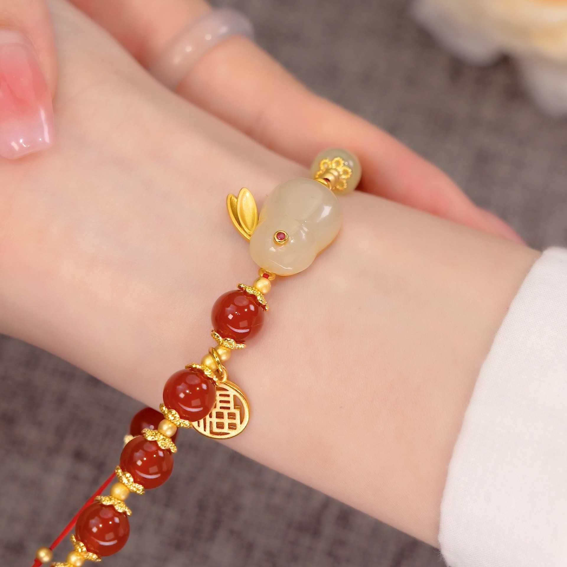 

s 2022 New Red Agate Women's Design Sense ins Wind Hetian Jade Rabbit Bracelet