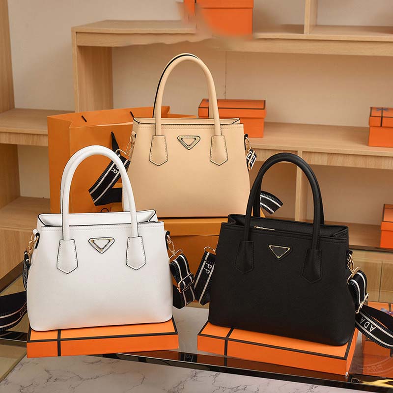 

Messenger bag mens duffel bag designer Cowhide messenger bag low-key luxury suede material and alligator embossed leather double-sided handbag