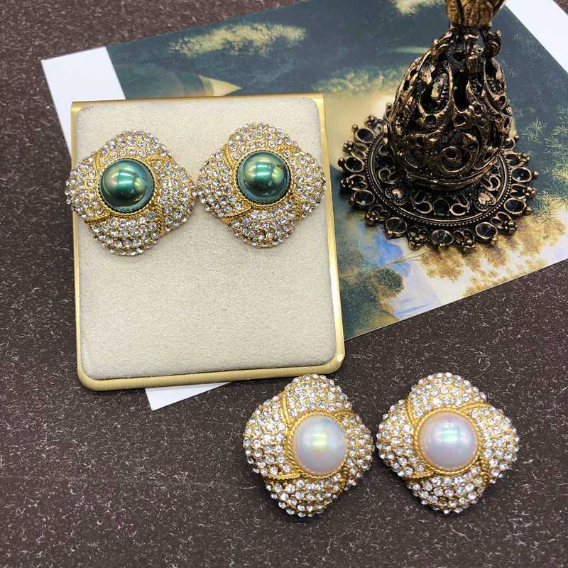 

Eearings Western Medieval Vintage Earrings Elegant Fashion Horse Color Shell with Diamond Silver Needle Earnail Earclip linkA