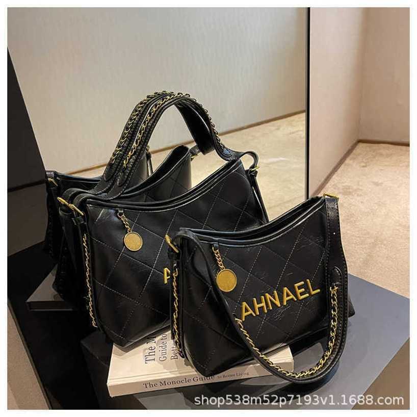 

handbag 2023 Fashion women's bag leather quality handbag fashionable This year's popular rhombus shoulder hardware chain versatile commuting underarm Bag, Black11