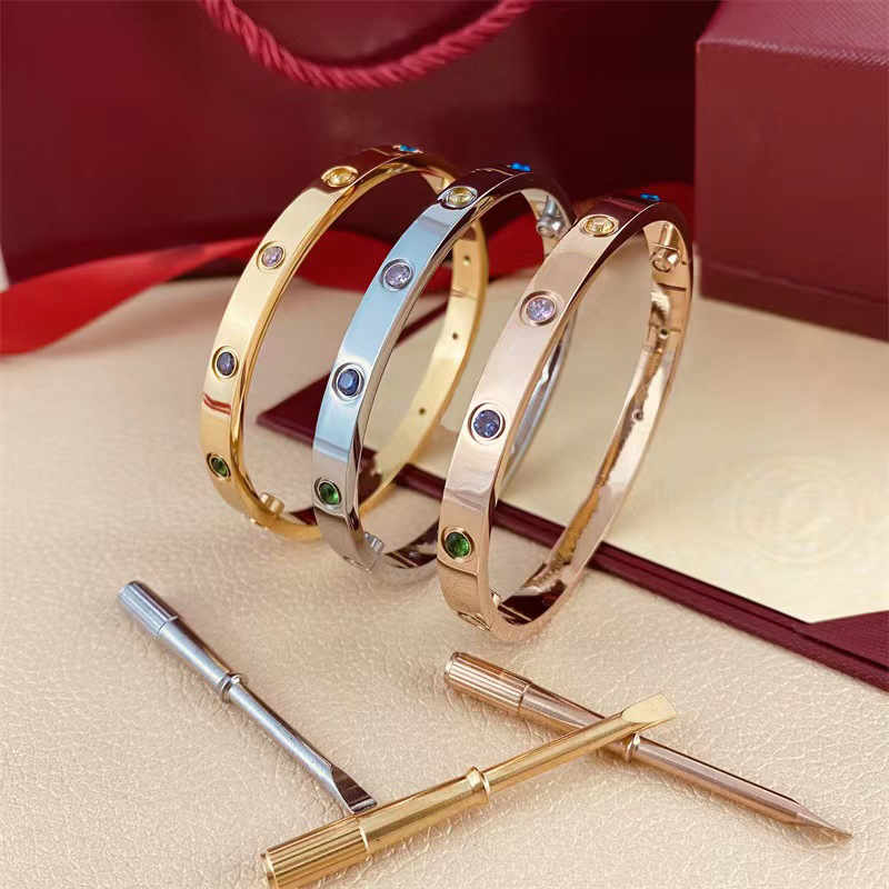 

2023 new luxury crystal cuff bracelet fashion charm love color diamond screwdriver bracelet high-quality stainless steel designer jewelry