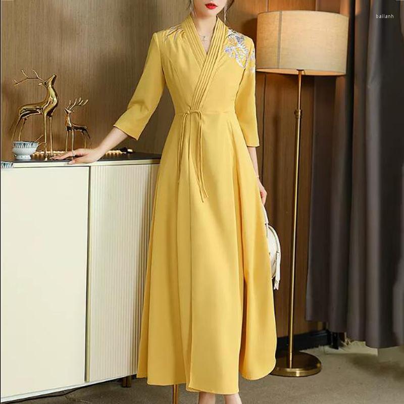 

Ethnic Clothing Spring And Autumn V-Neck Three Quarter Sleeve Women's Retro Embroidered Slim Chinese Style Elegant Lady Long Dress S-XXL