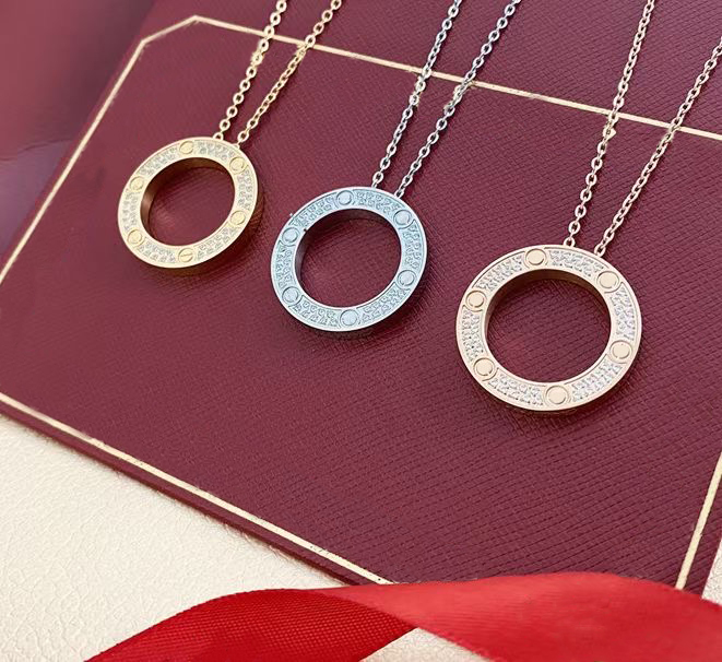 

Men's and Women's Love Screwdriver Necklace Fashion Designer Titanium Steel Necklace Valentine's Day Gift Luxury Jewlery