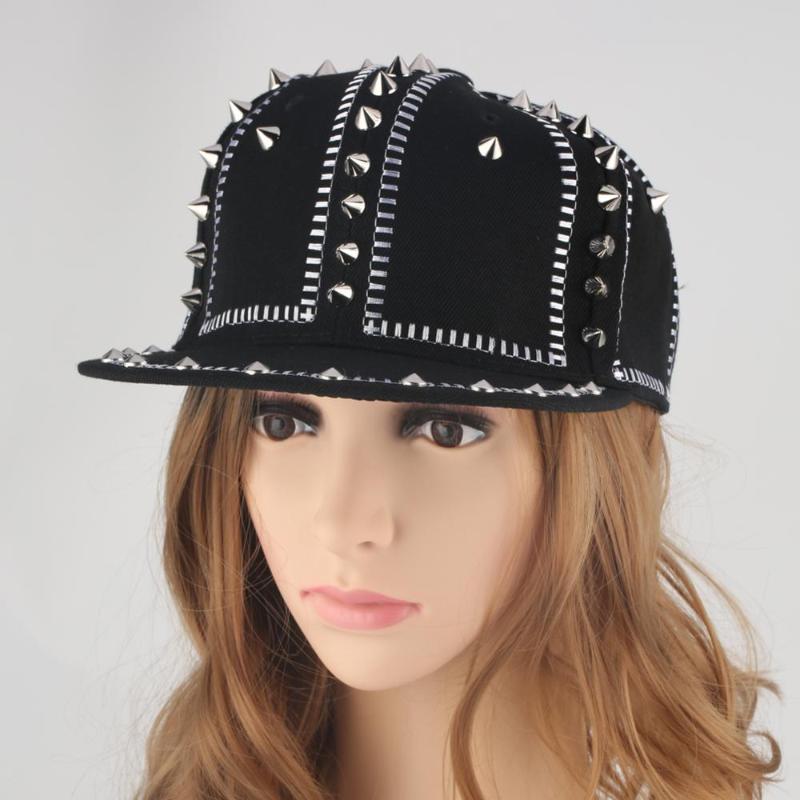 

Ball Caps Fashion Hip Hop Cap Metal Rivet Snapback Baseball Punk Rock Style Black Hiphop Hat For Women Men Streetwear Dance