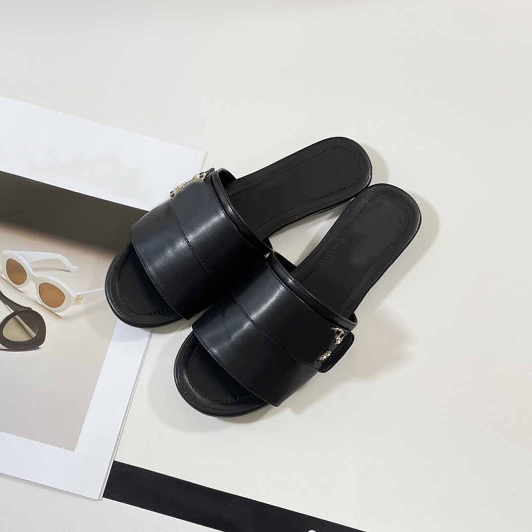 

Designer Letter Logo Slippers: Pearl Luxury Low-Heel Women's Sandals for Summer Outdoors, Khaki