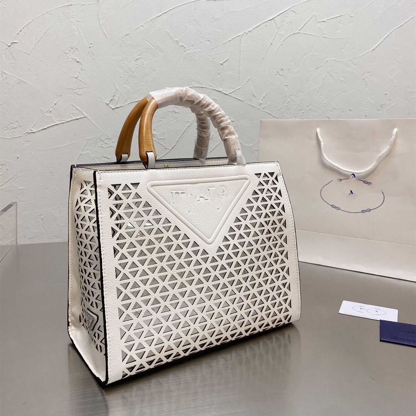 

Designer Luxury Prade Bags For womens Pink Strap Crossbody Handbags Vintage Pravda Totes Bag Hoho Purses Shoulder PADA Mens Multicolour Nylon Wallet J1EX, White6