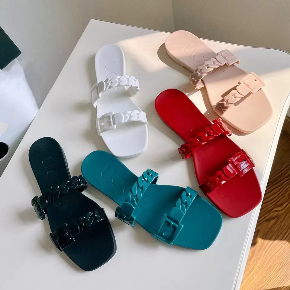 

Feminine leather slippers Instagram hipster chain flat sandals trendy beach getaway summer outdoors