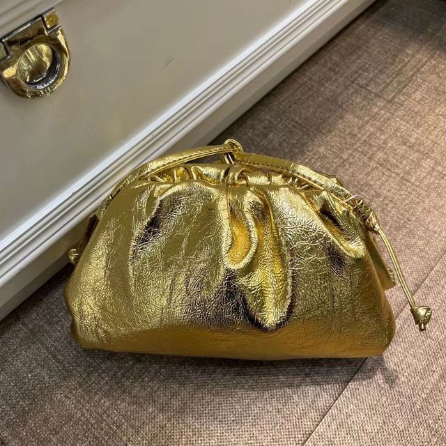 

Crossbody bag Designer Bags Calfskin Leather Cloud Bag Soft Wrinkled shoulder wallet Dumplings Messenger Luxury Handbags Women golden Clutches Single Large pouch, Beige