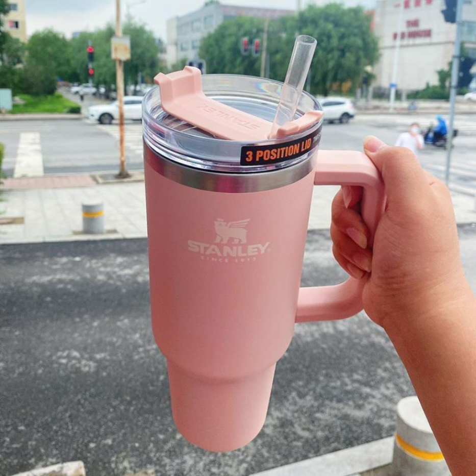 

1Pc Ready To Ship 40oz Hot Pink Tumblers Cups StenIey Mugs With Handle Insulated Tumblers Lids Straw Stainless Steel Coffee Termos Cup With logo, Multi-color