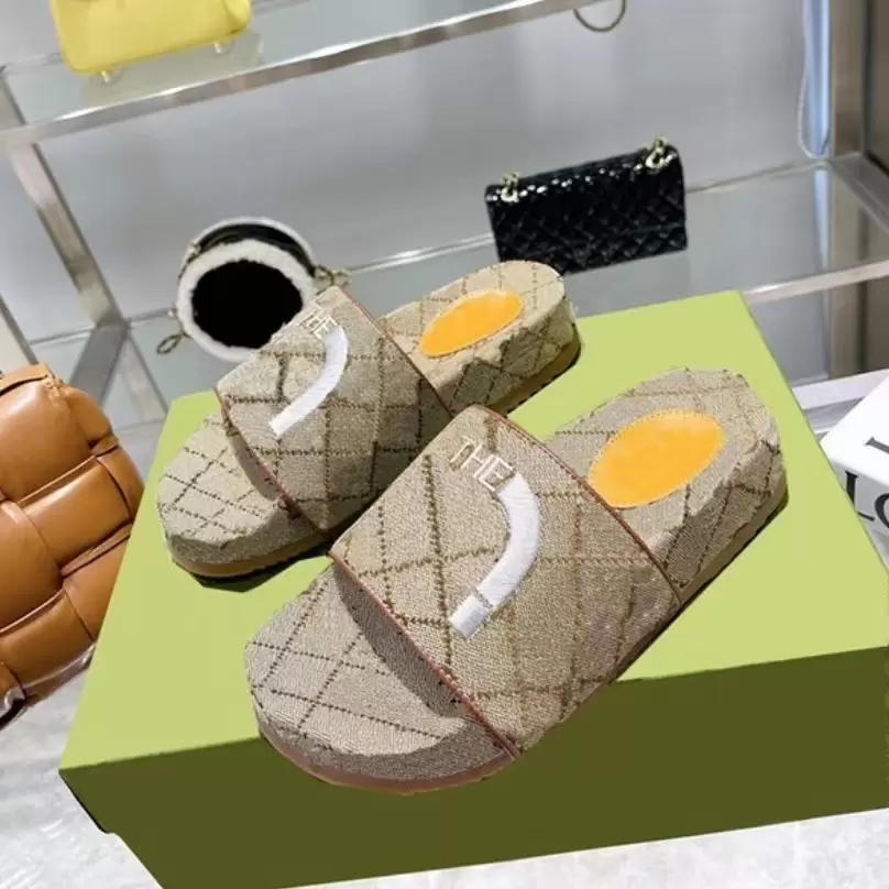 

Sandals Designers fashion womens slippers Slides High quality latest women sandal thick soles softnes flat comfort beach outdoor casual With box