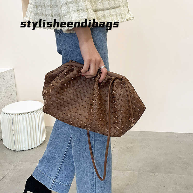 

Totes 2022 Women Simple Dumplings Handbag Designer Retro Fashion Cloud Female Crossbody Shoulder Bag Tide Messenger Bag Clutch Bag 0312/23, Black