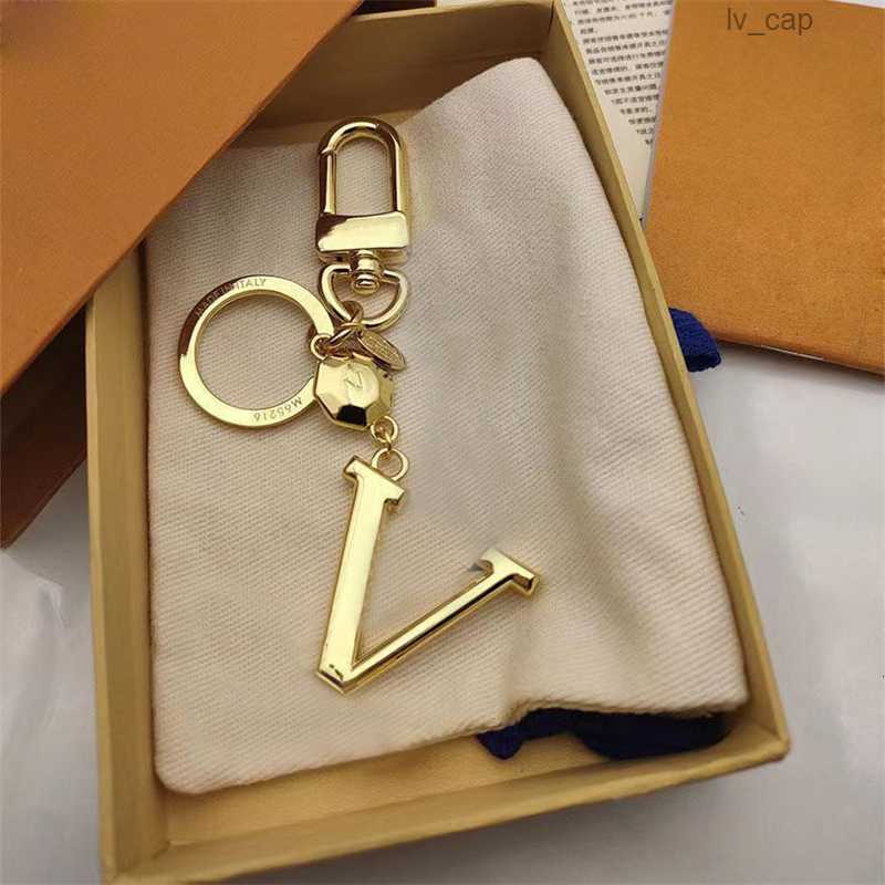 

Gold Letter Key Chains Luxury Desginers Keyrings Lovers Bag Accessories Car Key Holder For Men And Women Gift