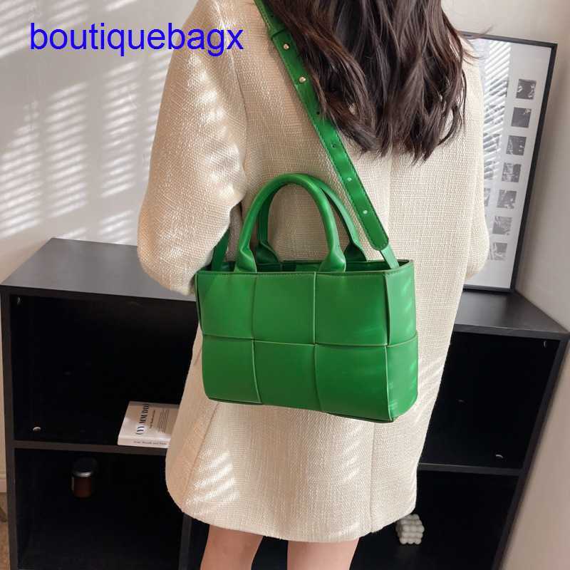 

Luxury Bottegss Venetss Arco Evening Bags online store 2023 new mini checkered woven tote bag with large capacity fashionable and With logo AMTR, White8