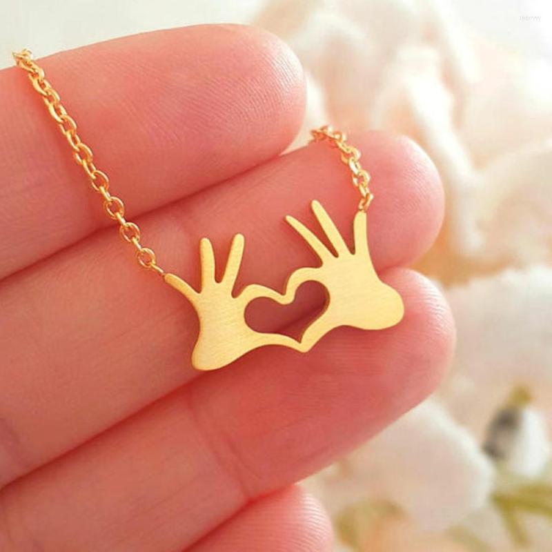 

Pendant Necklaces Stainless Steel Rose Gold Silver Plated Smooth Solid Heart Palm Necklace Cavicle Neck Jewelry Wholesale Drop