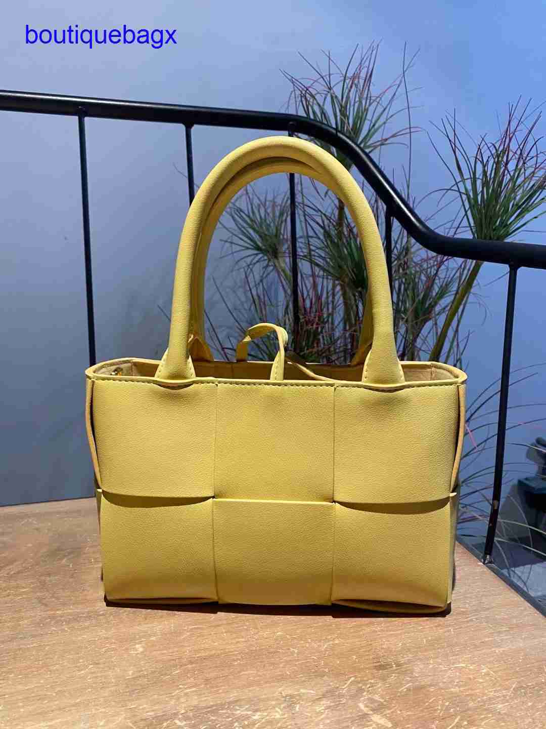 

Luxury Bottegss Venetss Arco Evening Bags online store hand Bag 2023 woven new fashion large small capacity tote bag leather textu With logo XNBX, White6