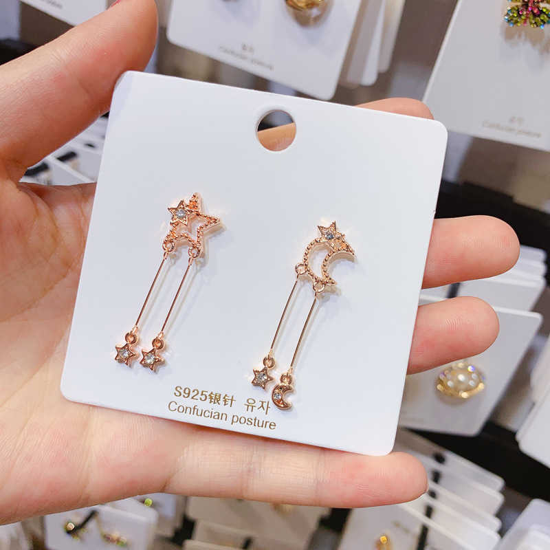 

Dangle Chandelier Star Moon Asymmetrical Earrings Temperament Female Niche Su-encrusted Earrings 2021 New Tidal Net Red Earrings G230313