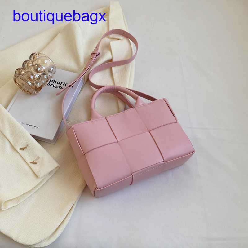 

Luxury Bottegss Venetss Arco Evening Bags online store 2023 large Hand-woven with bag capacity for women new niche high sense hand With logo 7IQ1, Black7