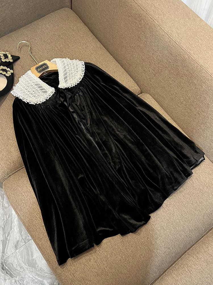

Women's Jackets Luxury Rhinestone Beads Lace Patchwork Collar Warm Velvet Winter Black Cloak Coat For Women