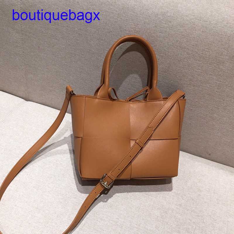 

Luxury Bottegss Venetss Arco Evening Bags online store capacity Simple Wind bag genuine large cowhide woven cross body women's Com With logo PE21, Yellow6