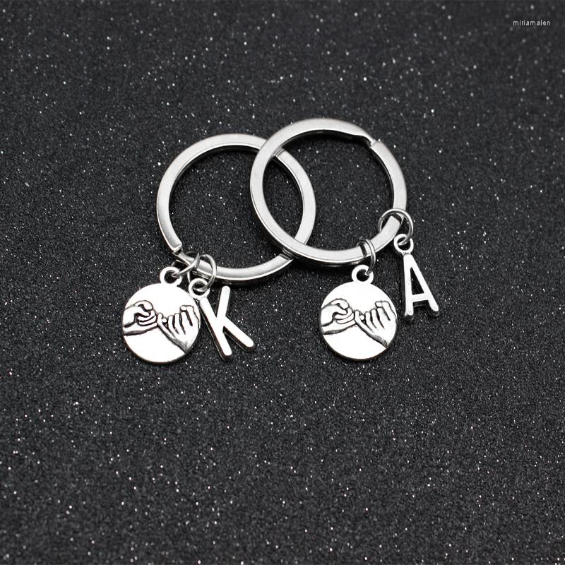 

Keychains Hand-in-hand Pendant With 26 Letters Fashion Lovers Keychain Guard Family Friendship Keyring Parent-child BFF