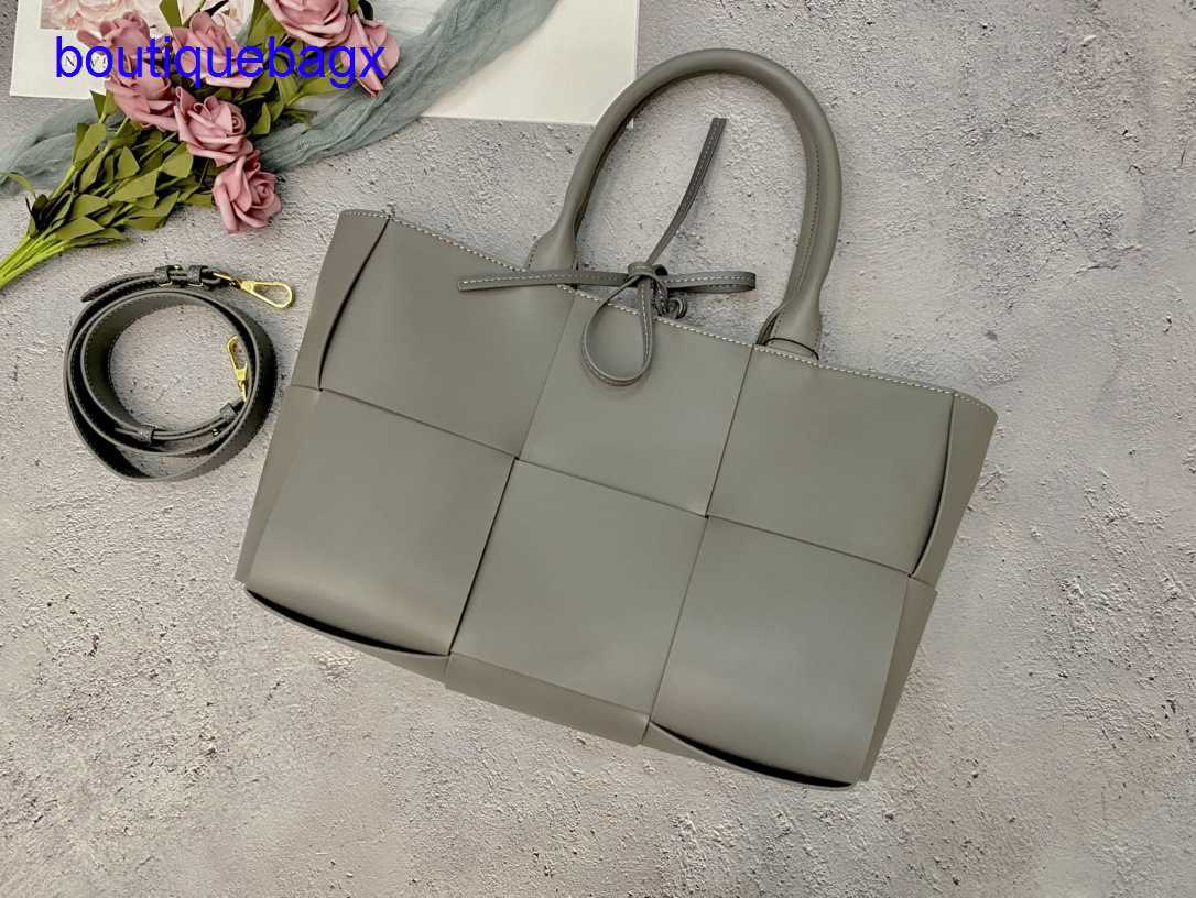 

Luxury Bottegss Venetss Arco Evening Bags online store square 2023 Handbag Women's summer new small fashion niche design textured With logo IIOU, Black7