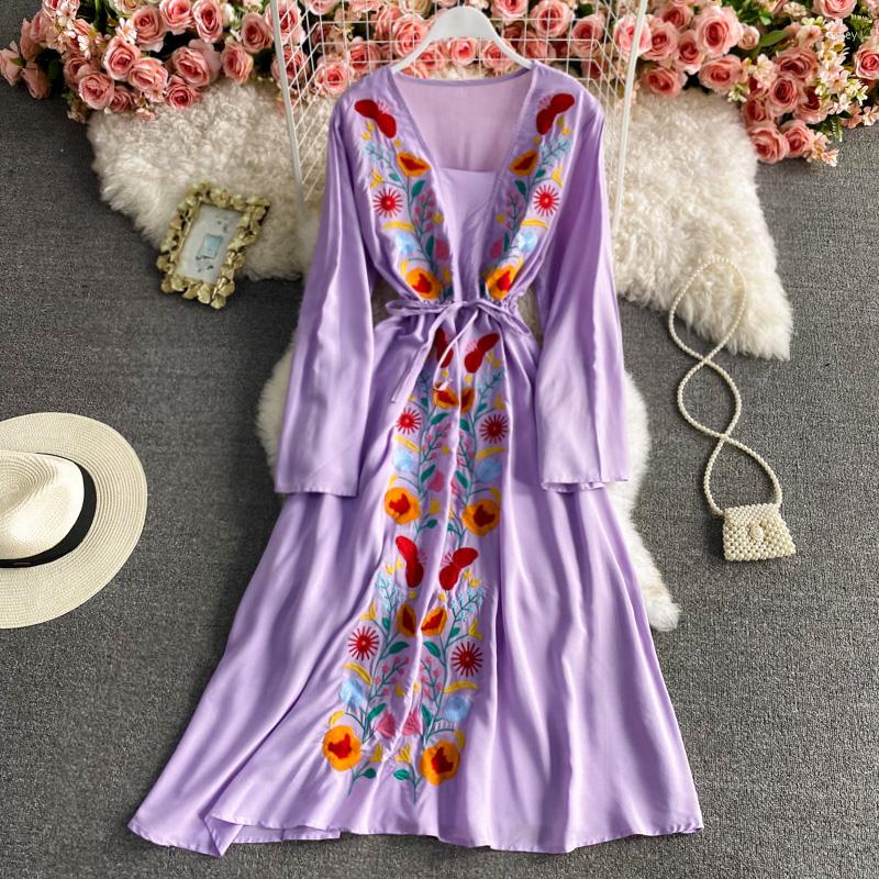

Casual Dresses The Autumn And Winter Vintage Folk Style Embroidered Waistline V-neck Dress, Purple