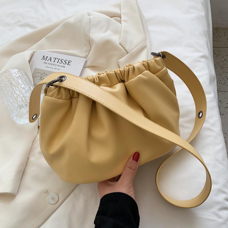 

Evening Bags S.IKRR Simple PU Leather Pleated Shoulder Bag Crossbody Clouds For Women 2023 Handbags Trending Luxury Designer, Beige