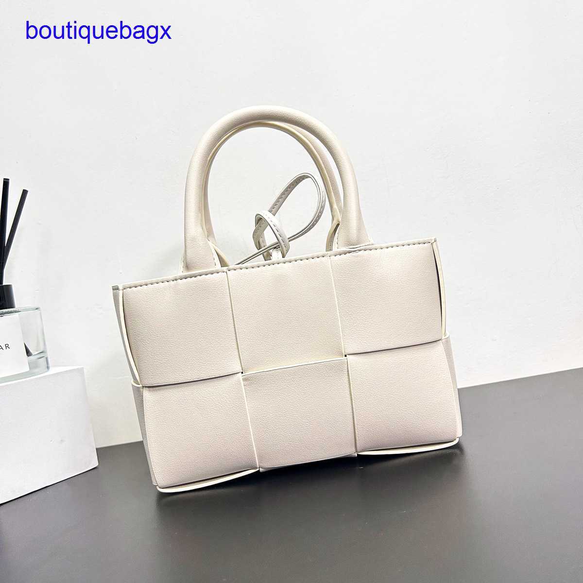 

Luxury Bottegss Venetss Arco Evening Bags online store and 2023 texture new winter bag large autumn woven tote women's leather cap With logo ZAFV, Light brown cowhide-
