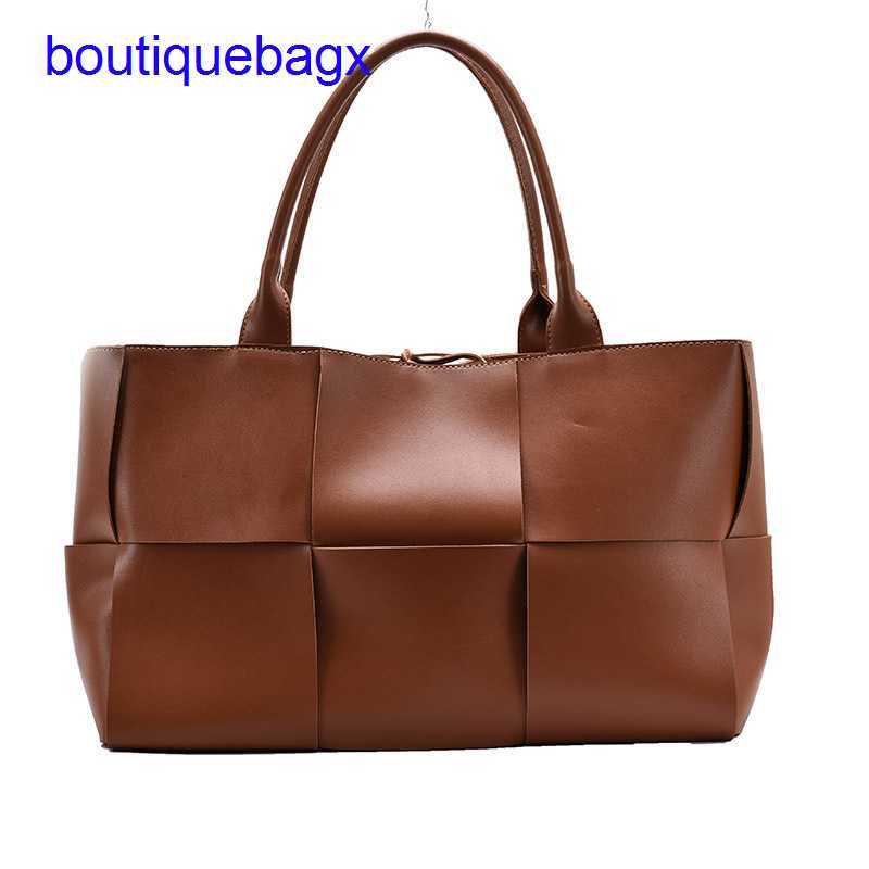 

Luxury Bottegss Venetss Arco Evening Bags online store Korean Autumn Large Early New Female 2023 Texture Shoulder Capacity Woven T With logo KUOJ, Black5